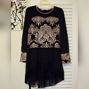 Save The Queen! Elegant Black and Gold Sequin Dress